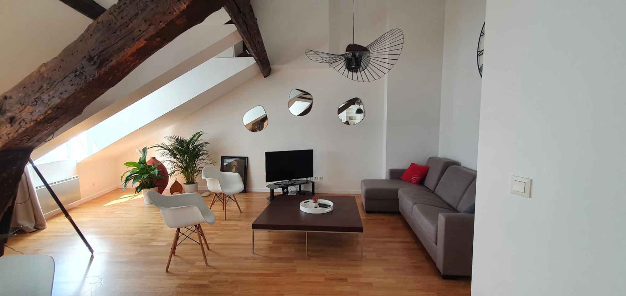 Climatise Pour 6 Personnes Secteur Opera Garnier, Galeries Lafayette Appartement